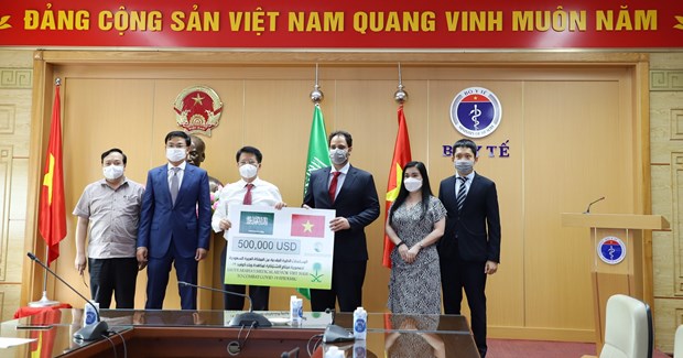 Vương quốc A-rập Xê-út trao tặng gói viện trợ y tế phòng dịch COVID-19 trị giá 500.000 USD cho Việt Nam. (Nguồn ảnh: vietnamplus.vn)